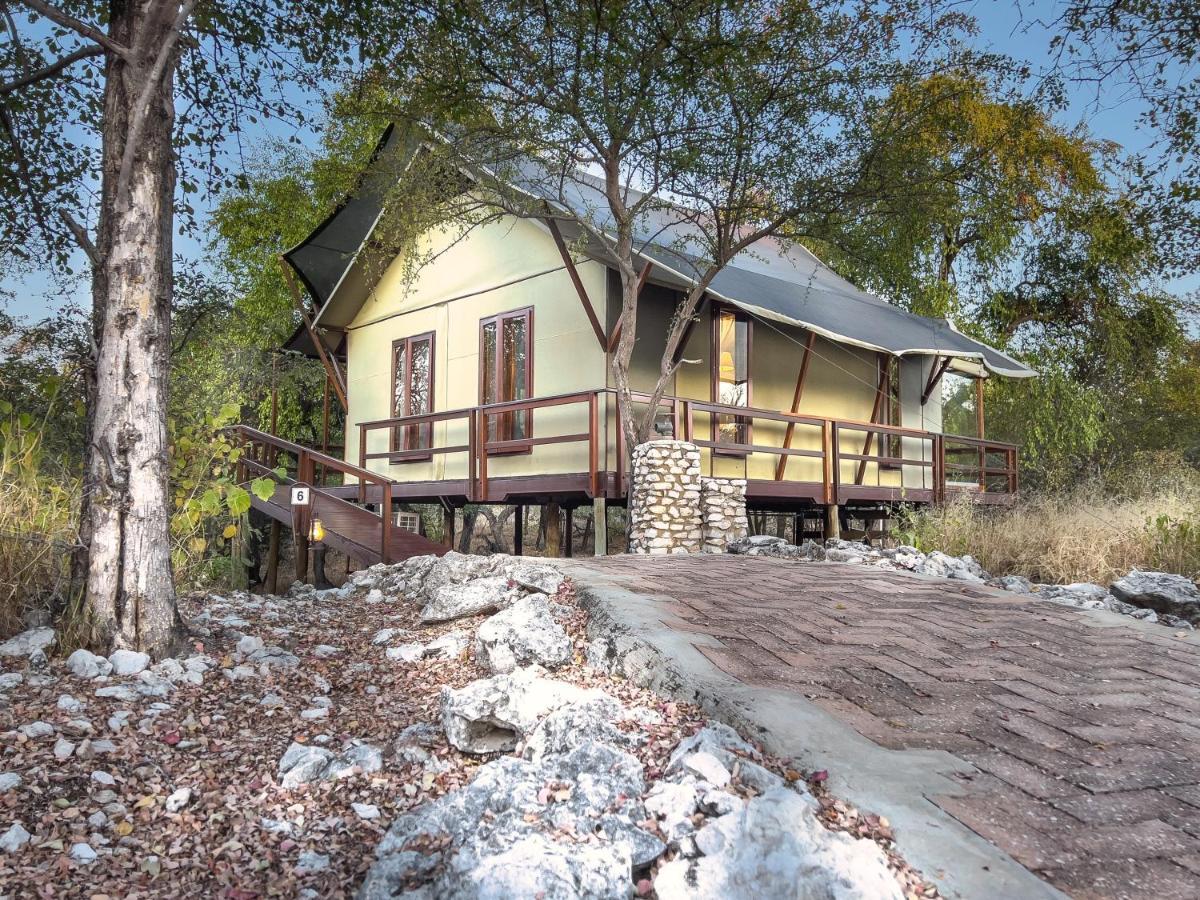 The Mushara Outpost Hotel Mokuti Lodge Exterior photo